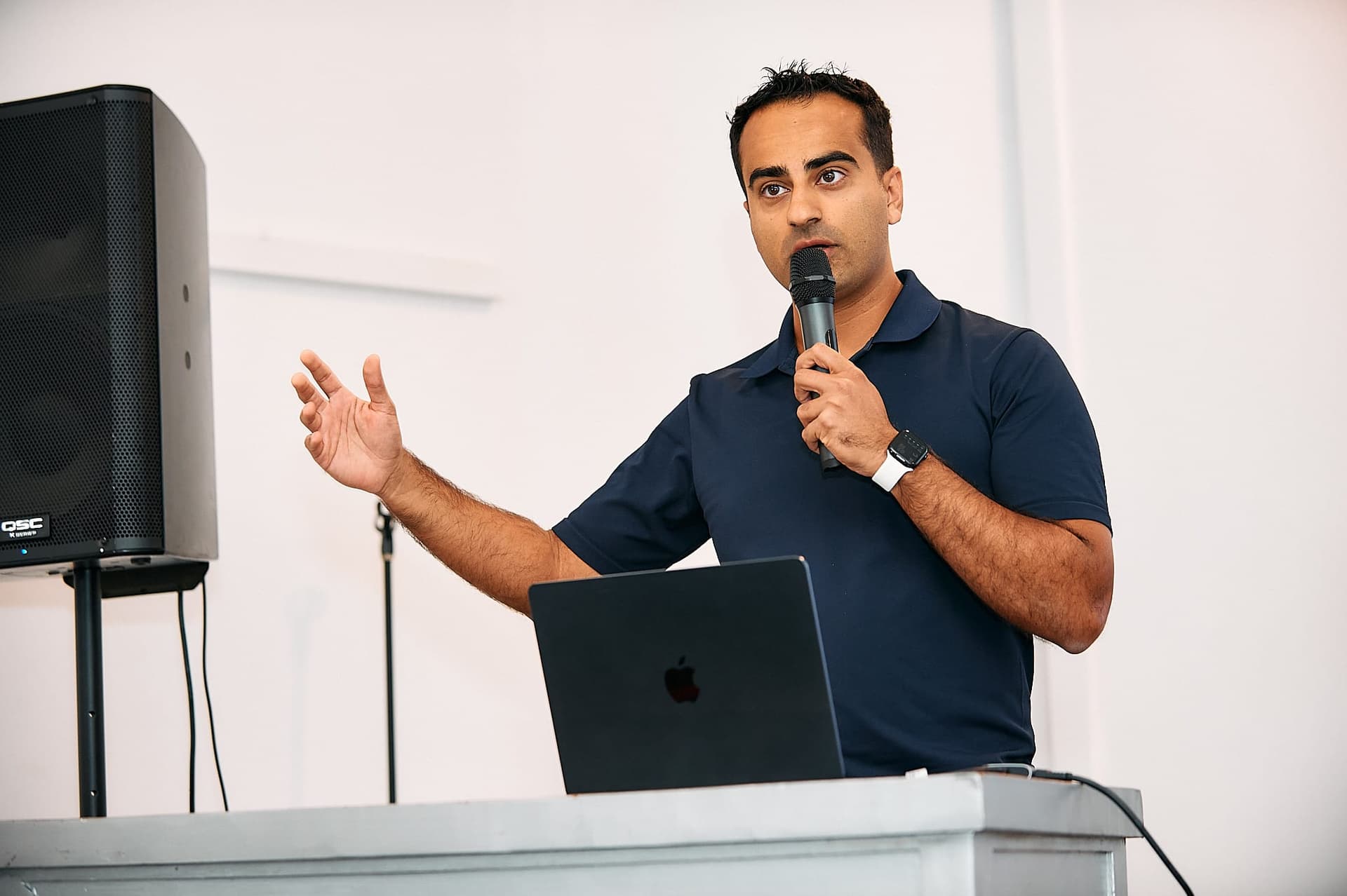 Bobby presenting AI analyst agents at the OpenClaw LA Meetup #3