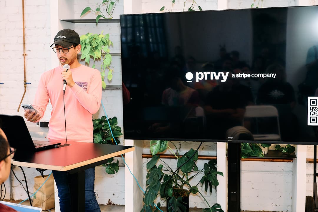 Robin running through the sponsors with the Privy slide on screen